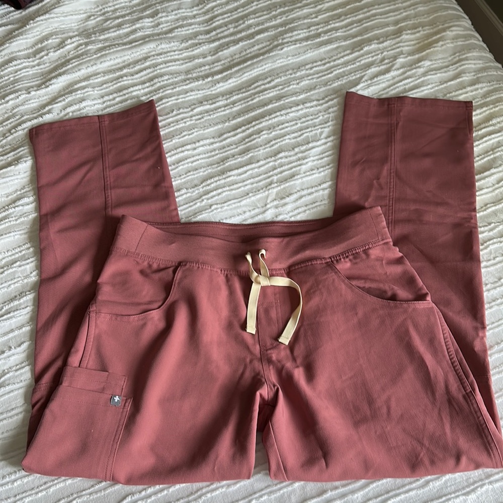 Figs Kade style mauve bottoms in medium - great condition PO#1552